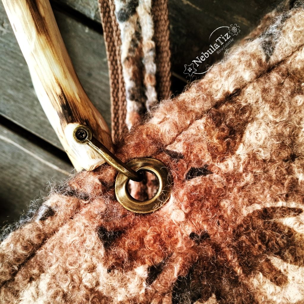 Tote Bag Autumn
Gli interni con i particolari, las pochette e la borsa